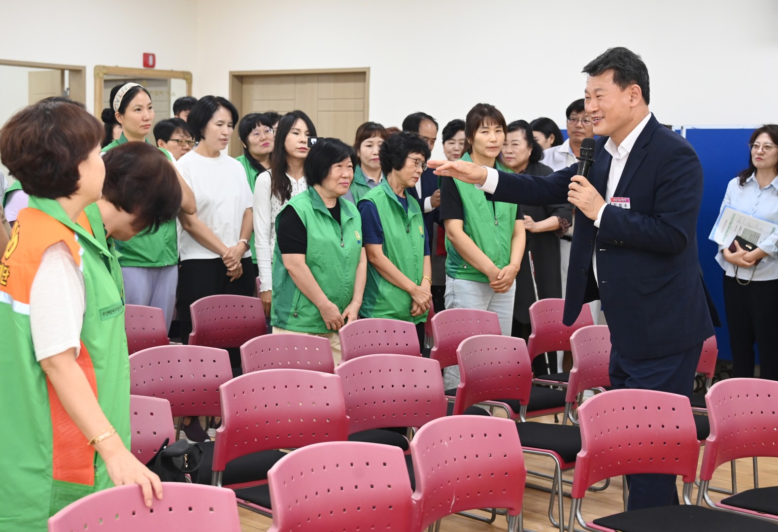 우2동 찾아가는 비대면 경로잔치 격려 방문 2