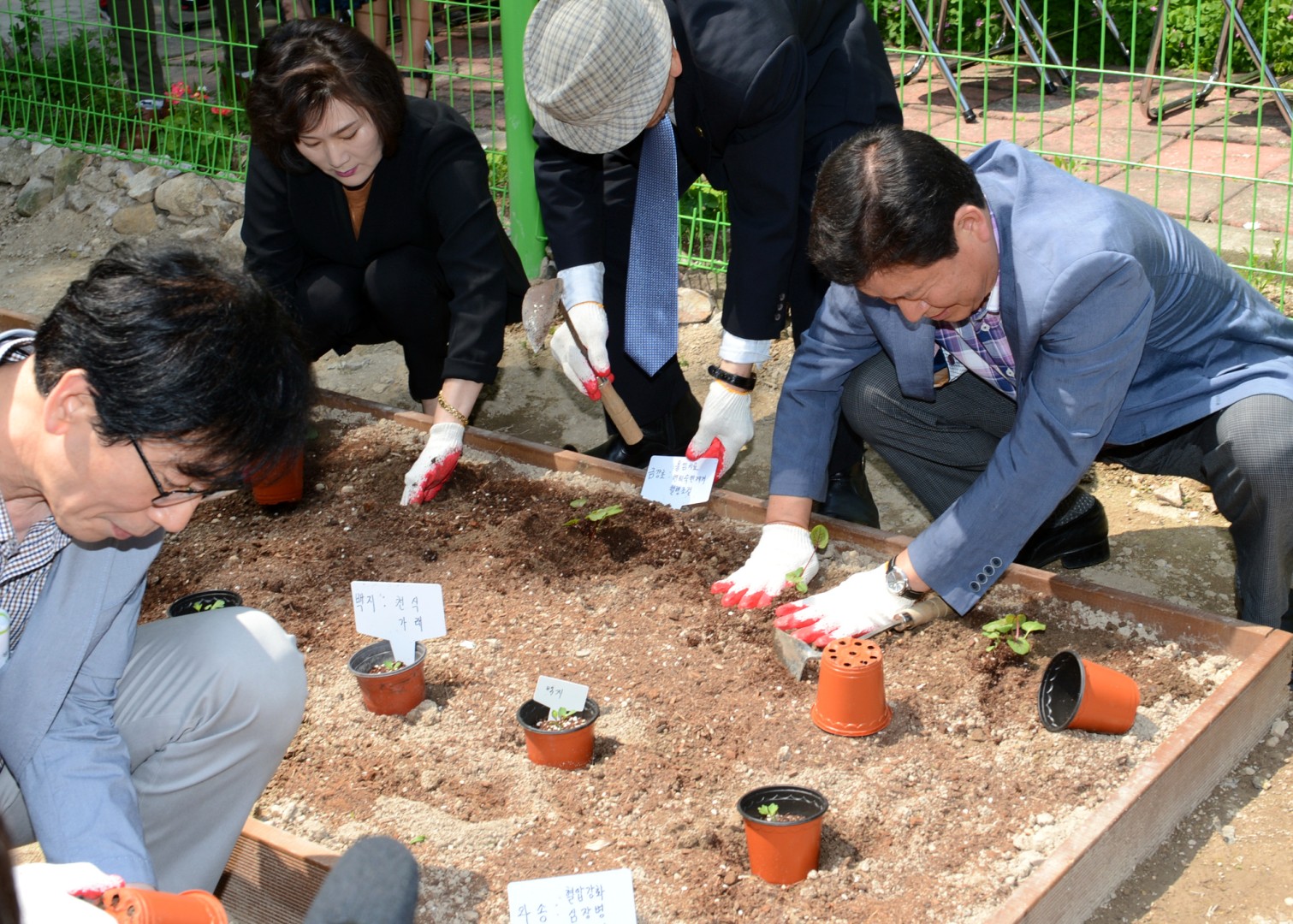 경로당 '희망텃밭 만들기'행사 5