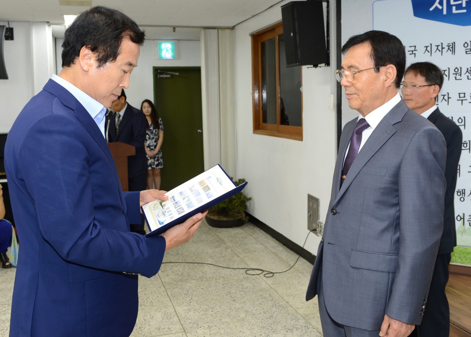 취임1주년 정례조례 6