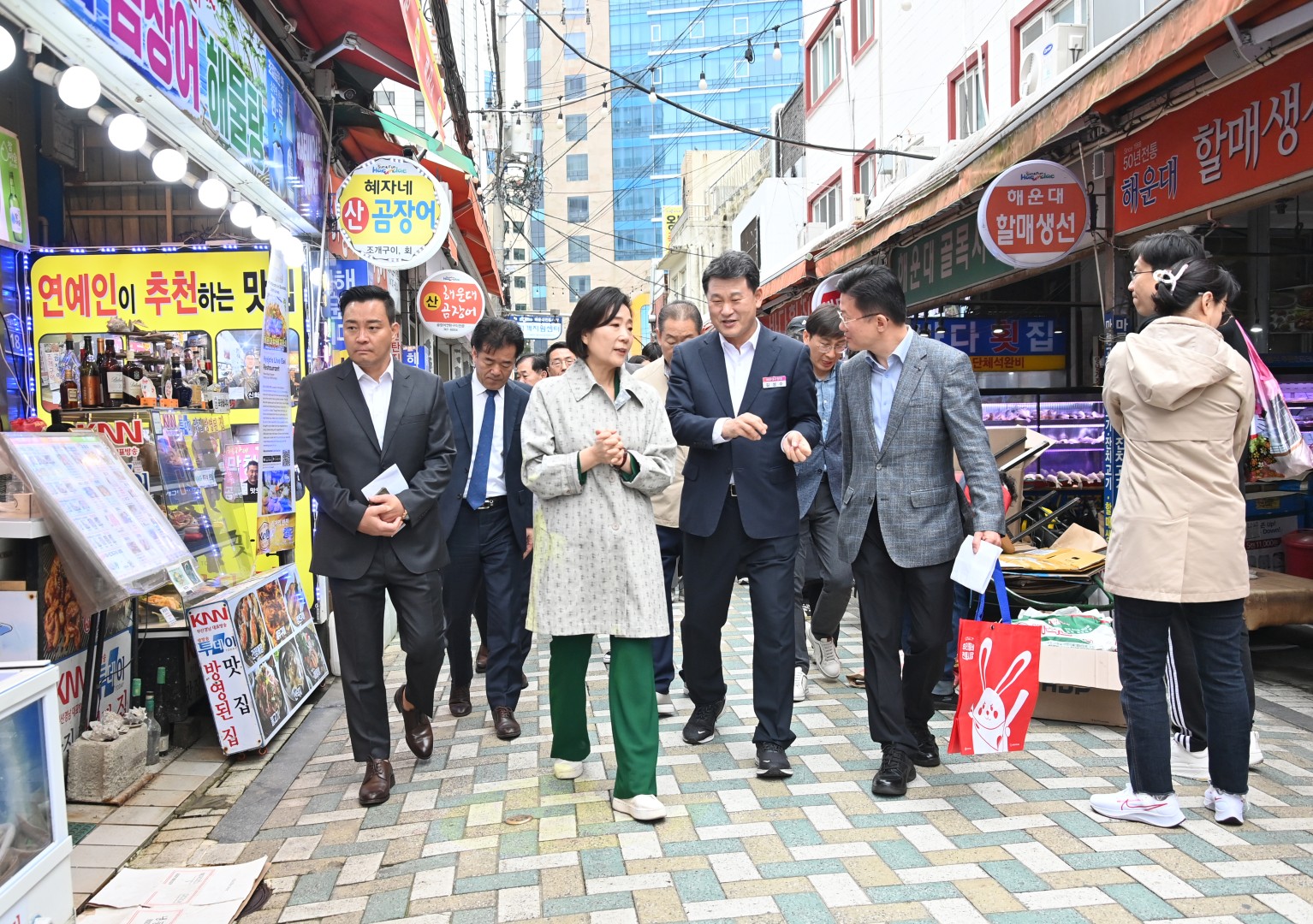 오영주 중기부 장관 해운대시장 방문 5