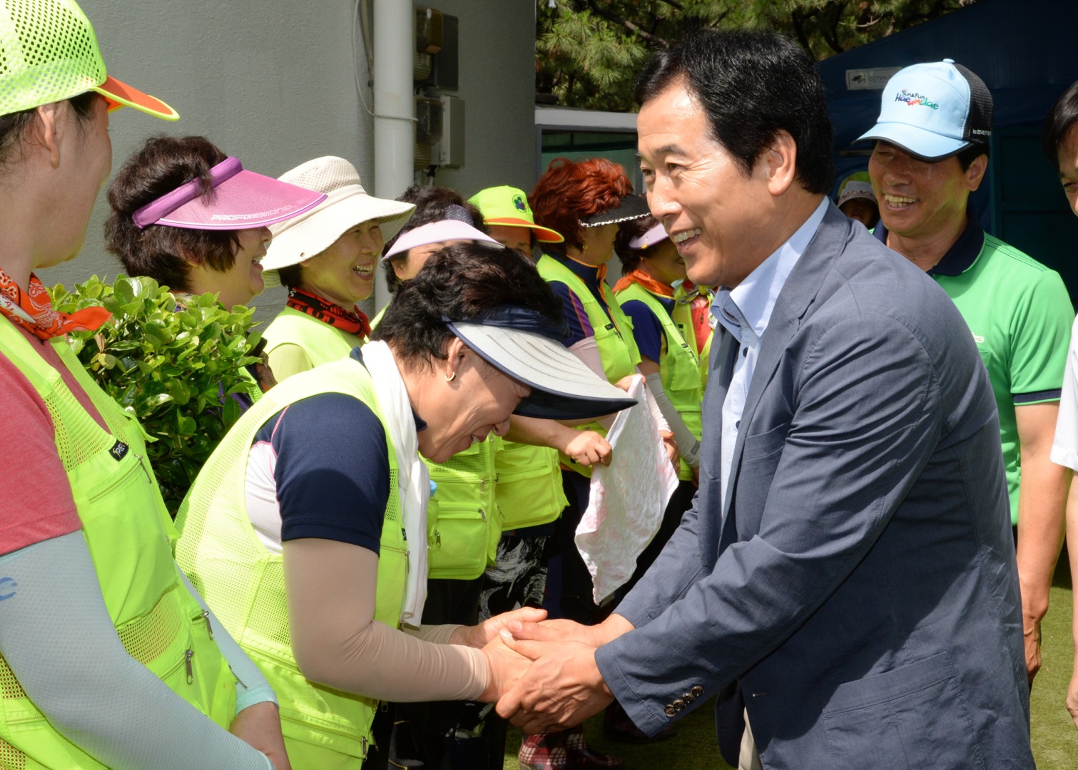 해수욕장 근무자 격려 1