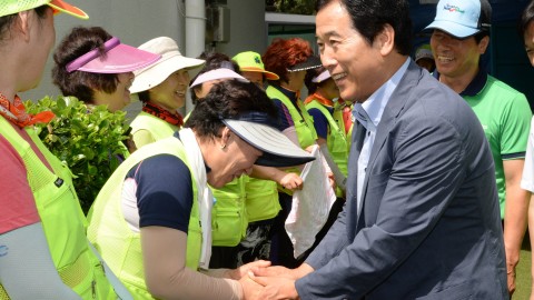 해수욕장 근무자 격려