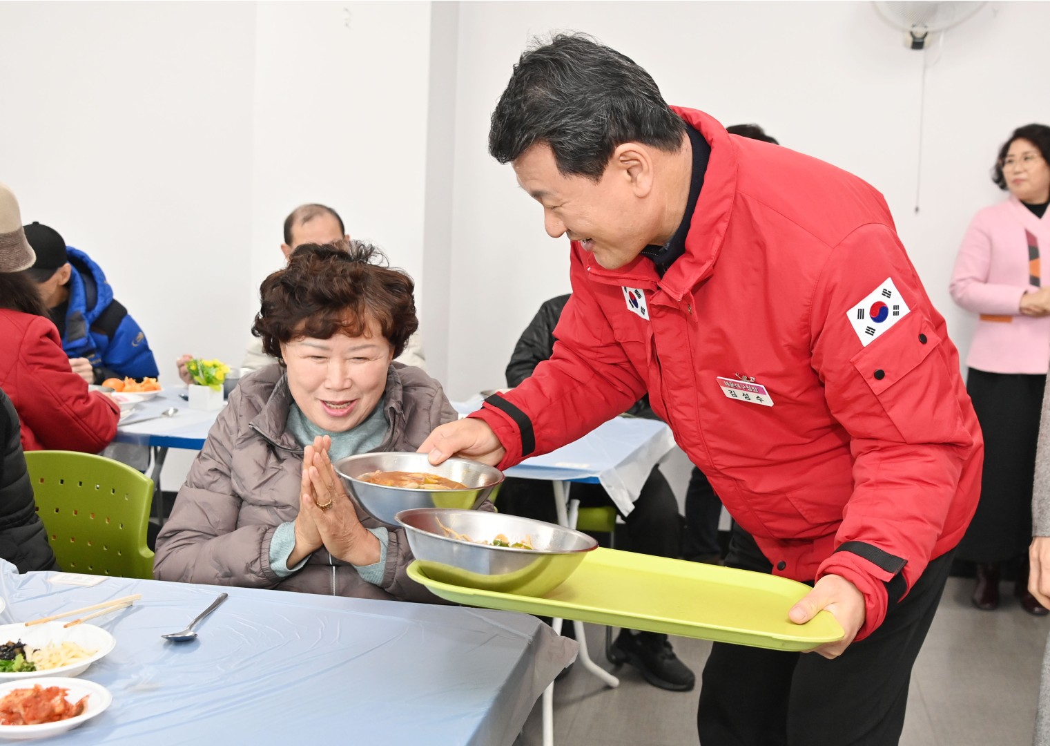 설맞이 어르신 식사대접(반여4동 행정복지센터) 6
