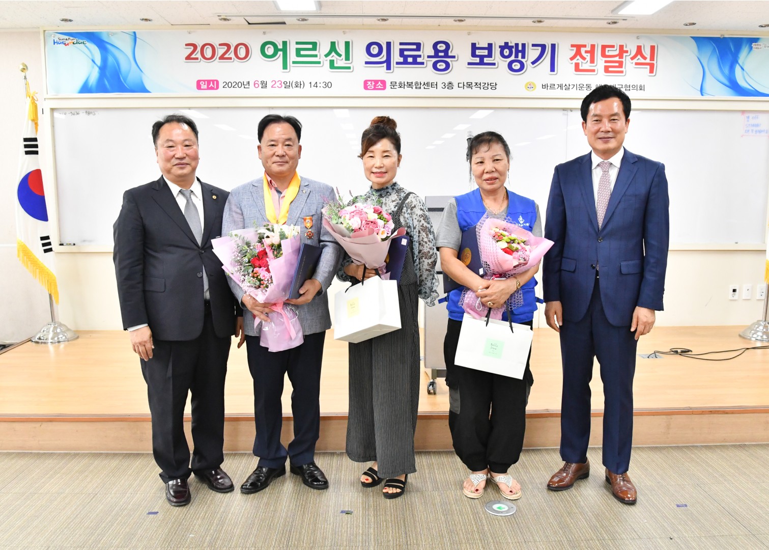 어르신 의료용 보행기 전달식 18
