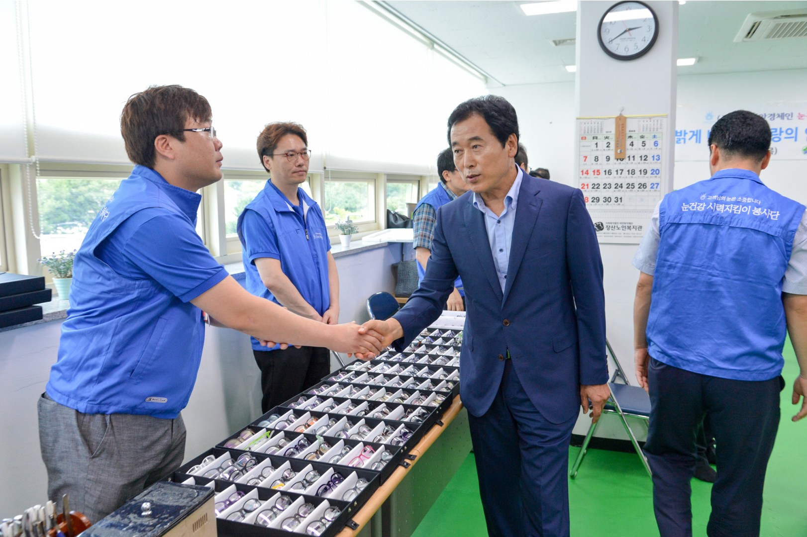 (주)다비치안경체인 안경 무료나눔 봉사활동 1