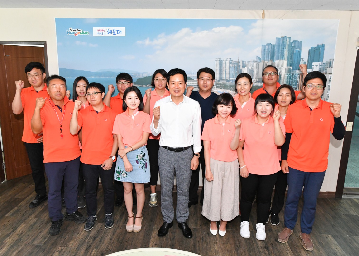 해수욕장 근무 직원 격려 15