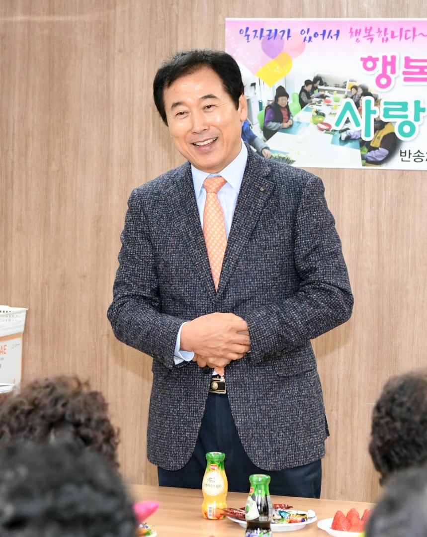 아름다운 할매들의 교복전달식 6