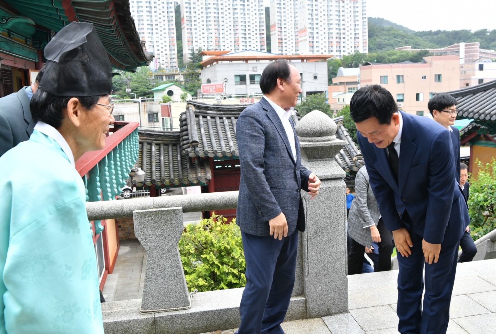 홍순헌구청장 삼절사 참배 3