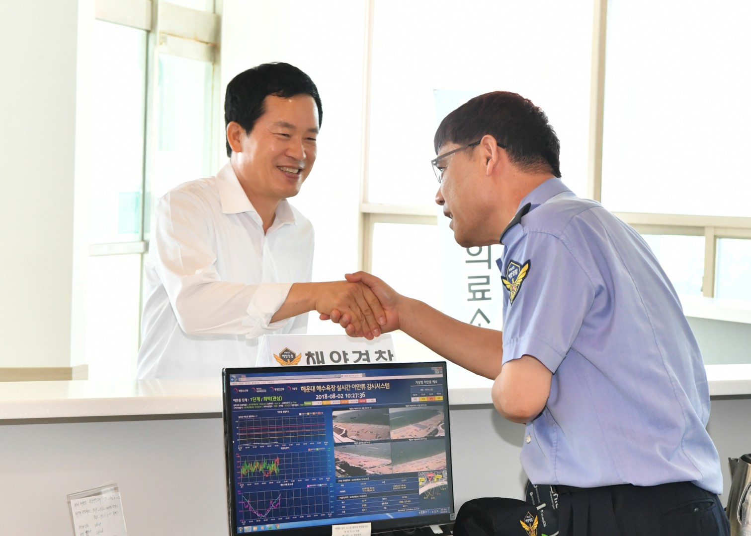 해수욕장 근무 직원 격려 5