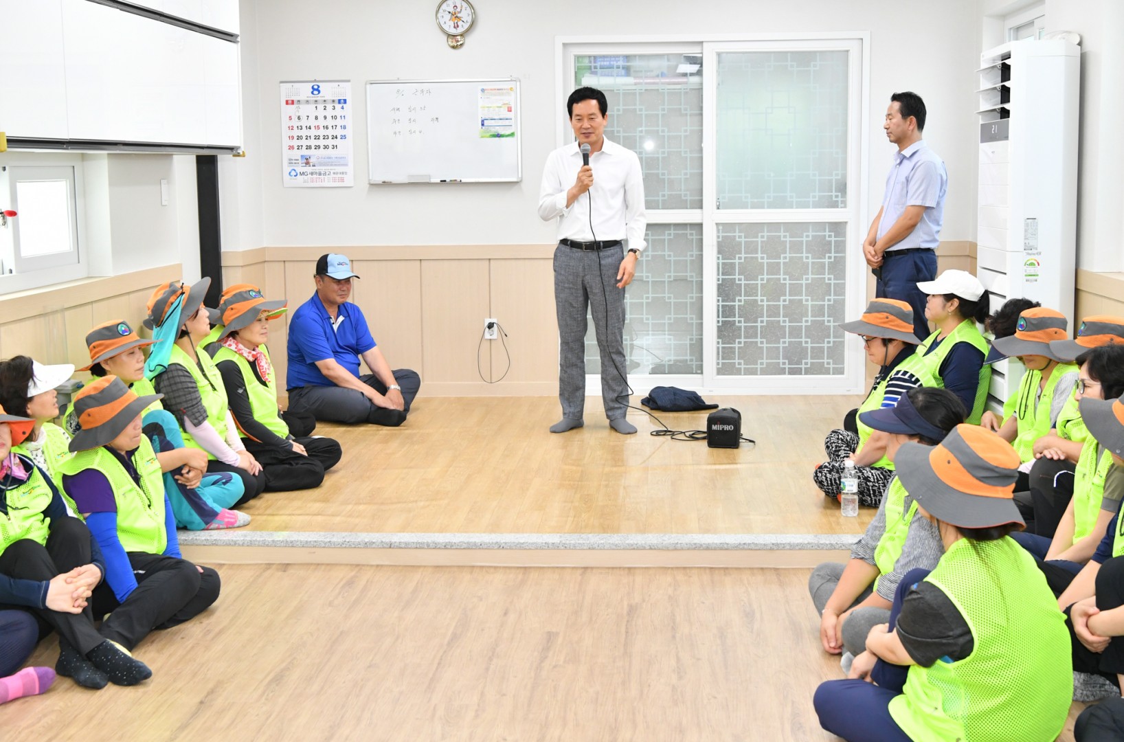 해수욕장 근무 직원 격려 2