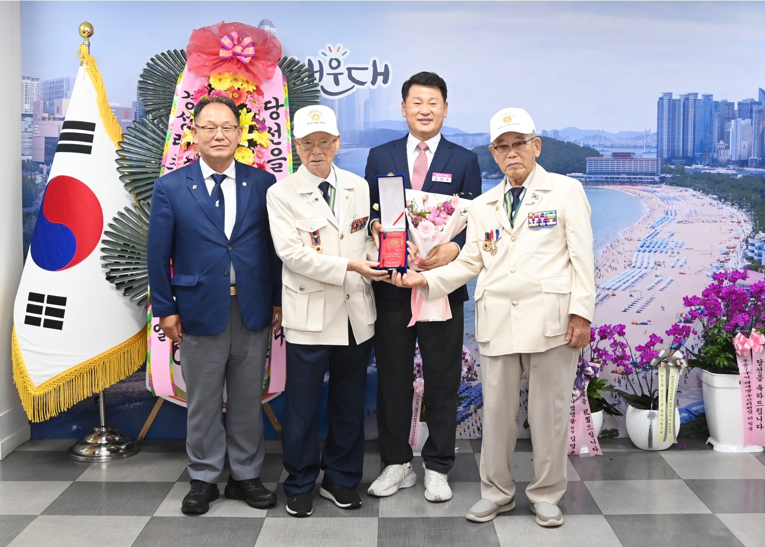 참전유공자회 유족회원 기념패 전달식 9