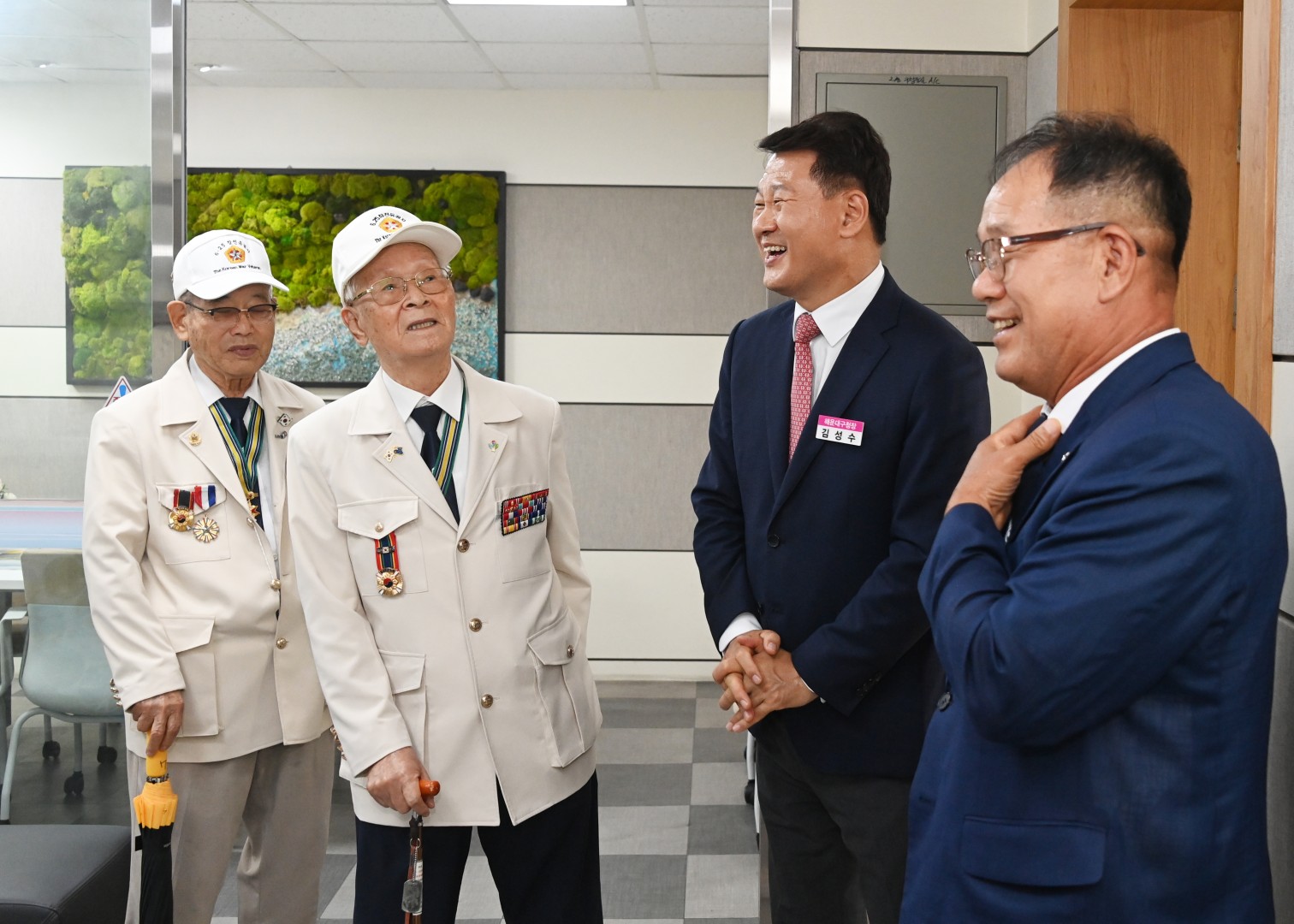 참전유공자회 유족회원 기념패 전달식 5