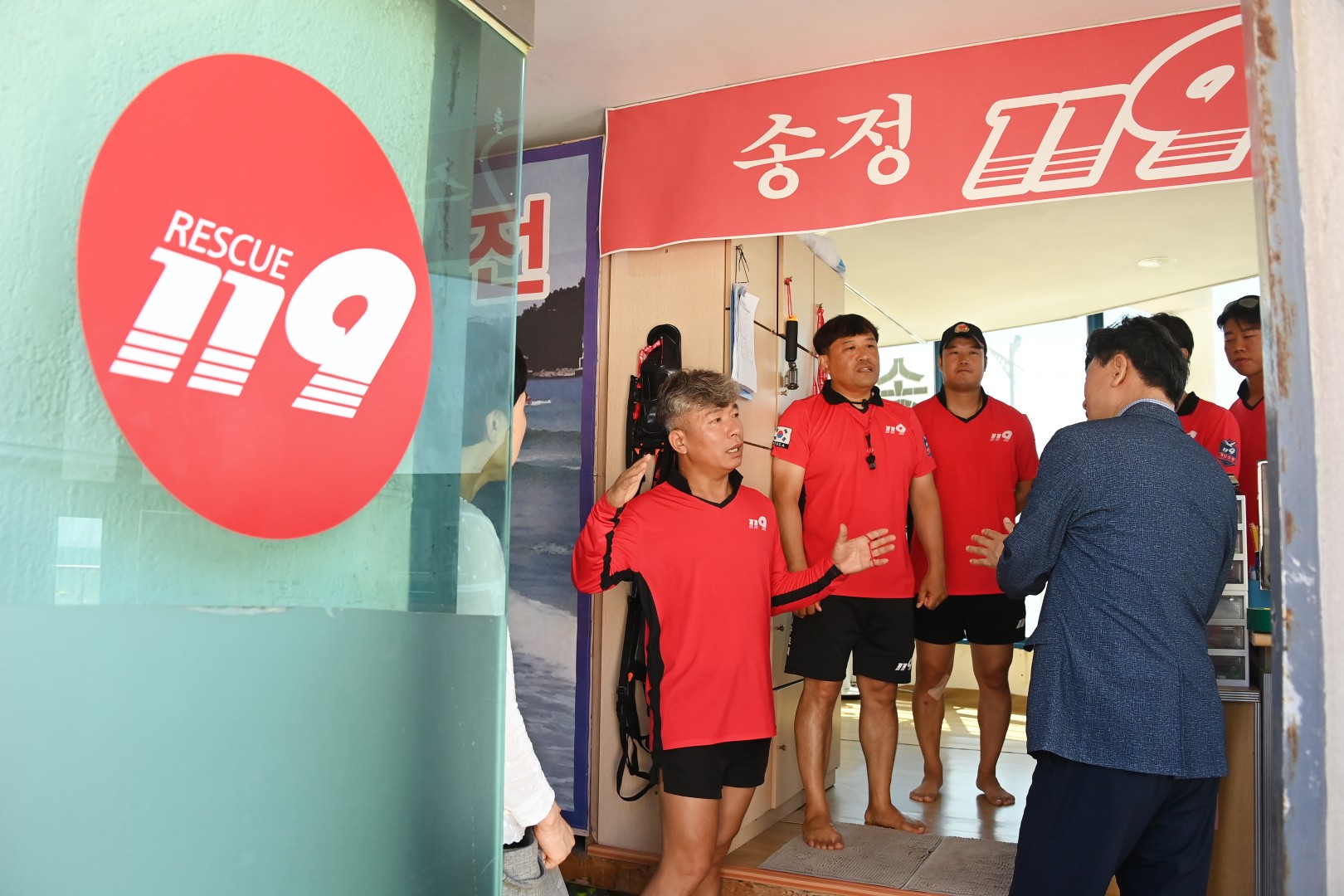 해수욕장 유관기관 근무자 격려 39