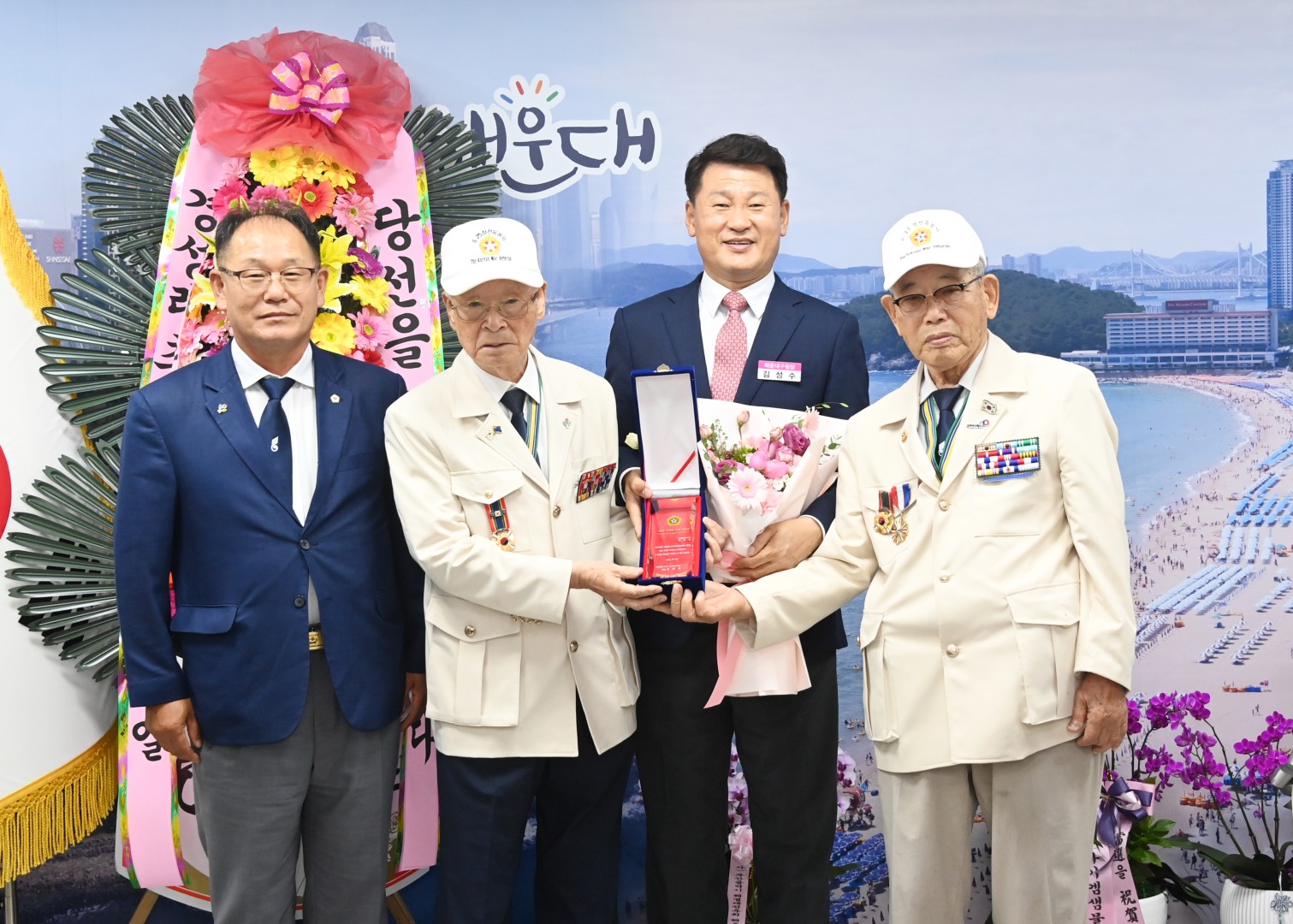 참전유공자회 유족회원 기념패 전달식 1