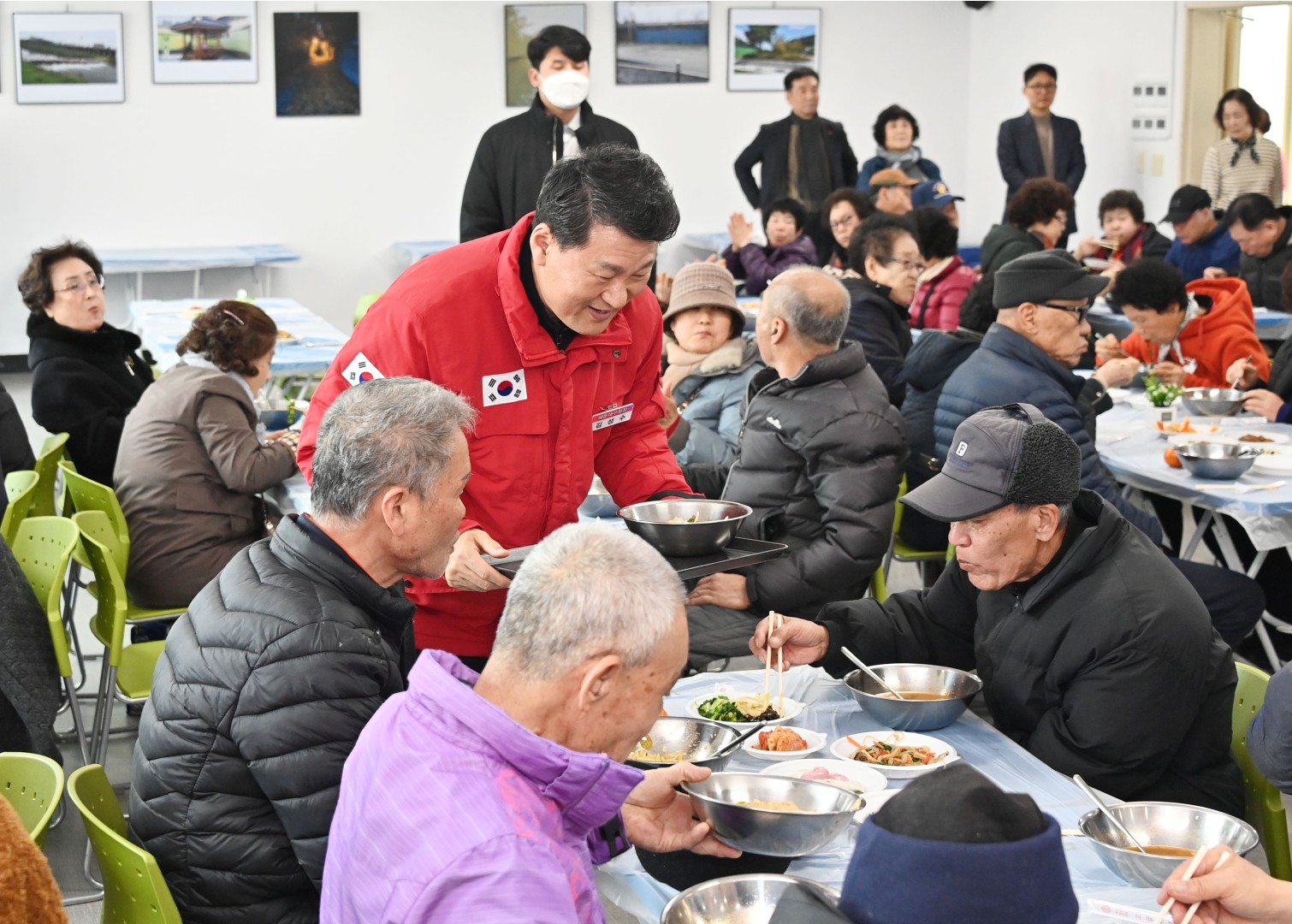 설맞이 어르신 식사대접(반여4동 행정복지센터) 11
