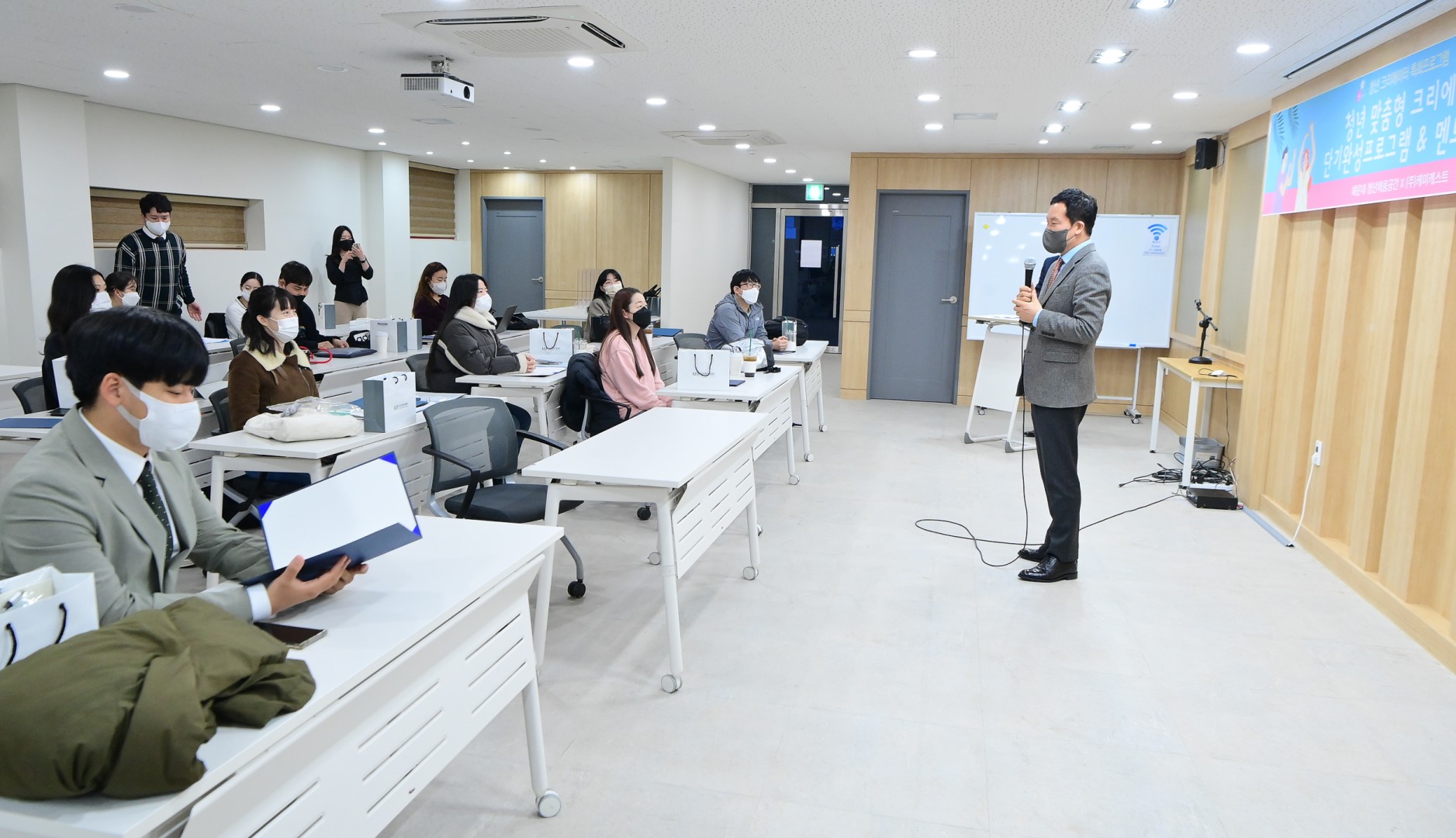 청년 맞춤형 크리에이트 단기교육 수료식 12