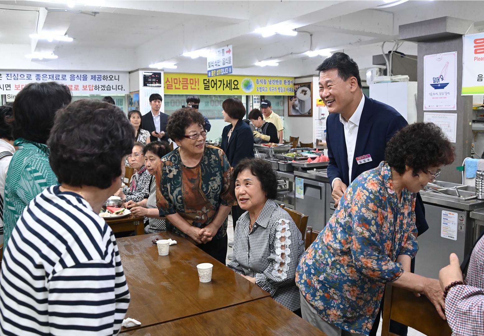어르신 사랑의 식사 대접(배경란 밥집) 3