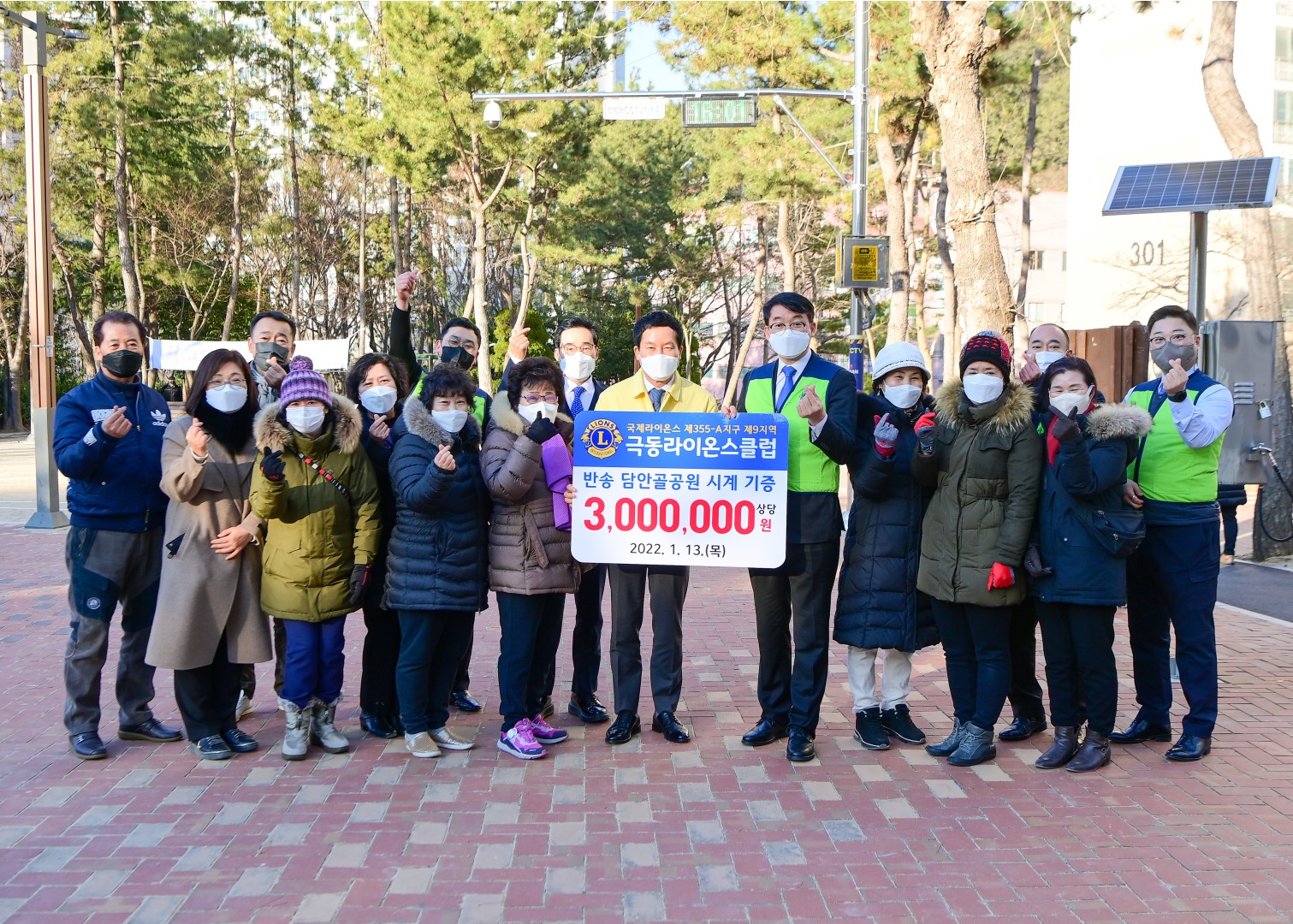 극동라이온스 야외시계 설치 7