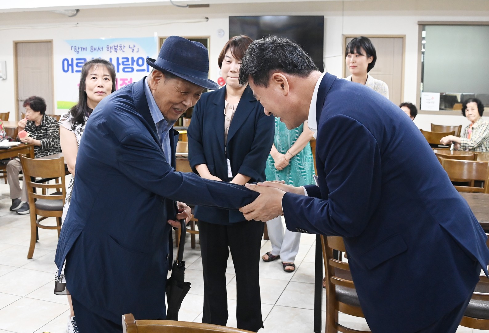 어르신 사랑의 식사 대접(배경란 밥집) 9