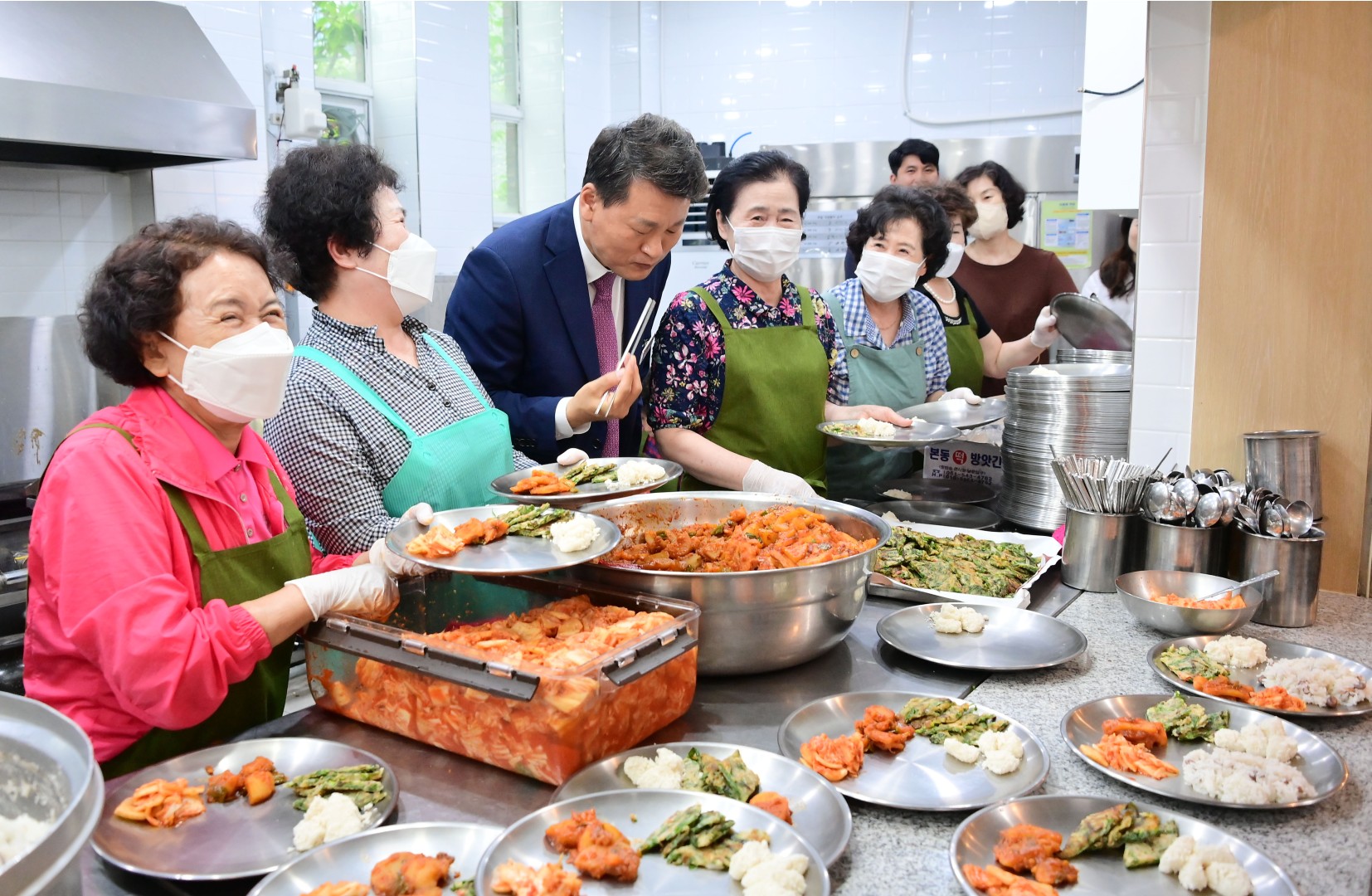 어르신 식사 나눔 '영양데이' (동부산교회) 14