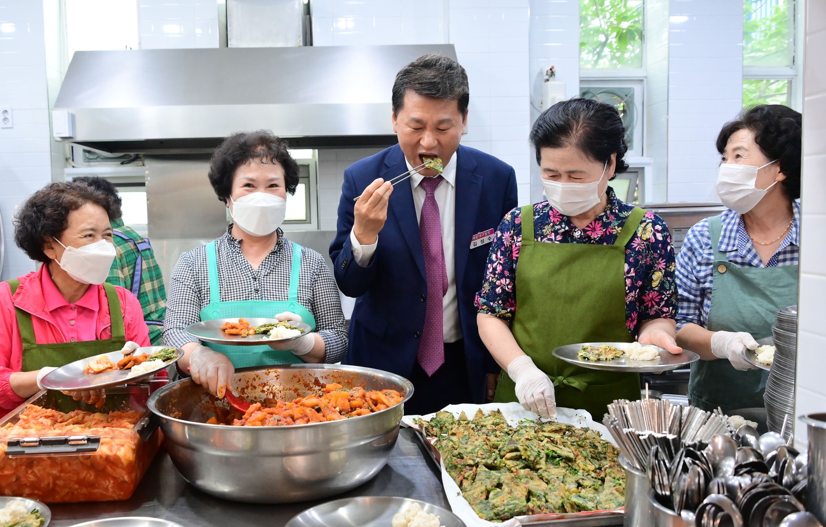 어르신 식사 나눔 '영양데이' (동부산교회) 12