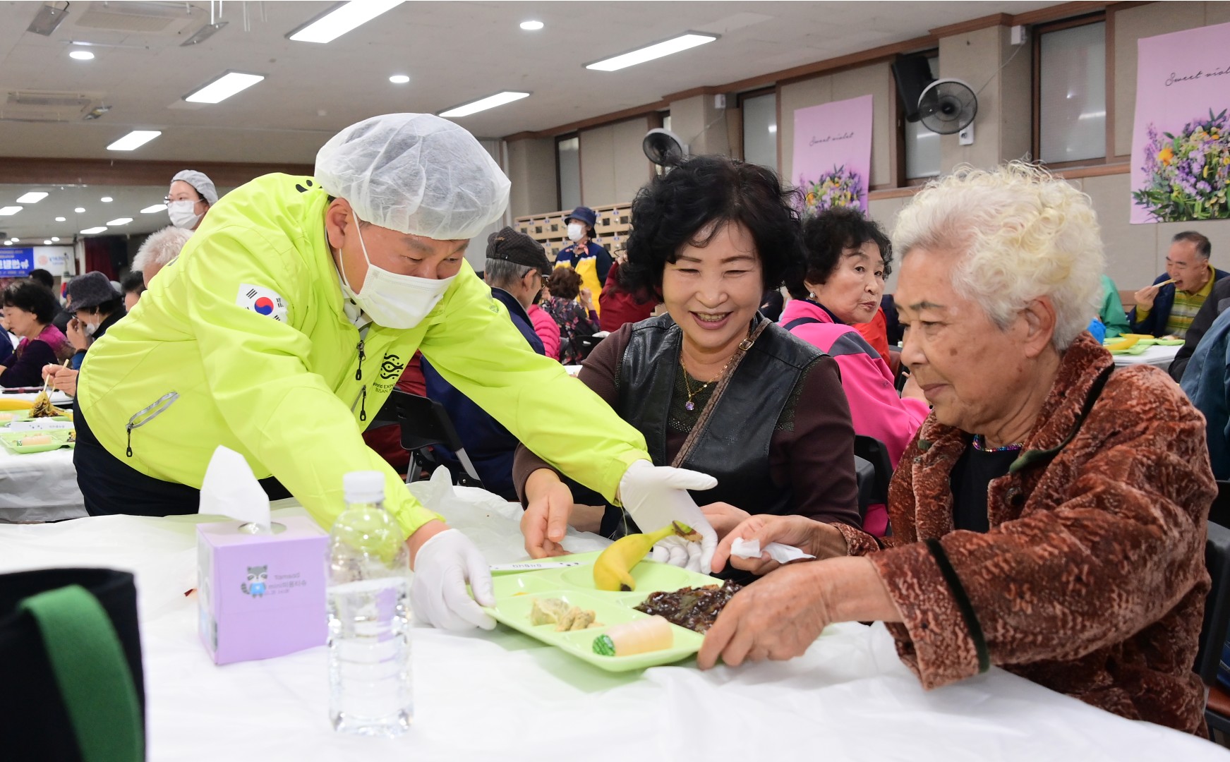 어르신 무료급식 '짜장면 데이' 나눔행사 1