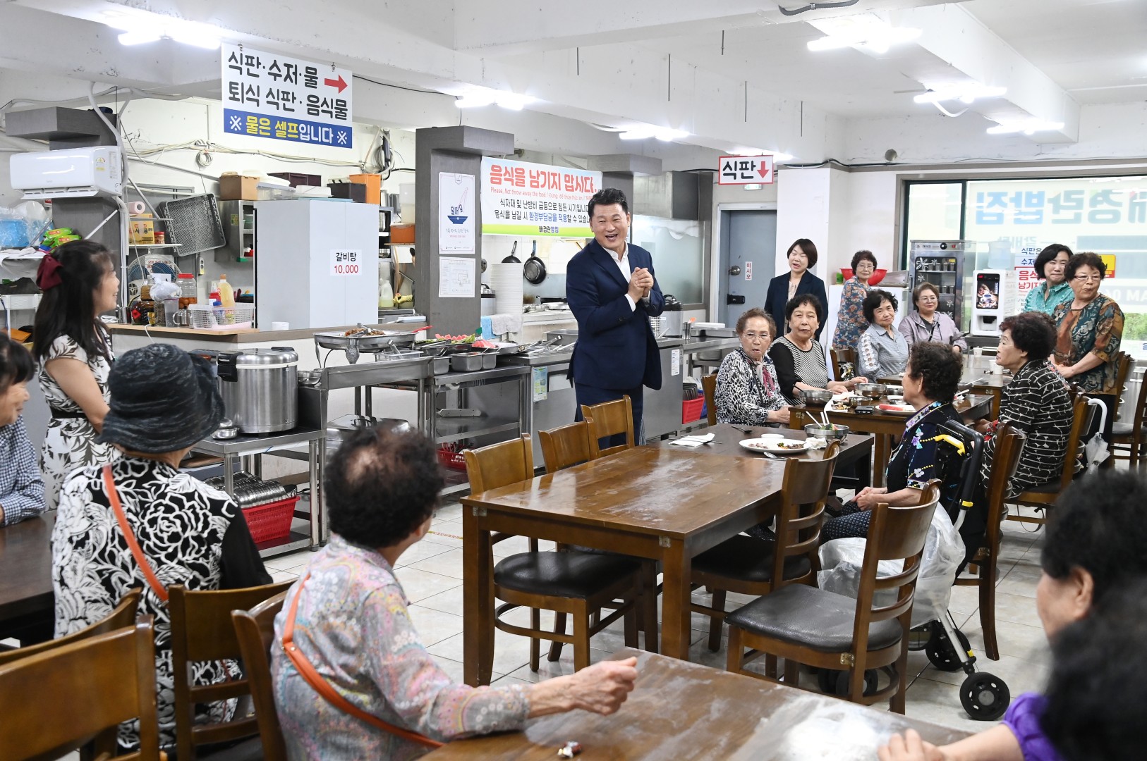 어르신 사랑의 식사 대접(배경란 밥집) 4