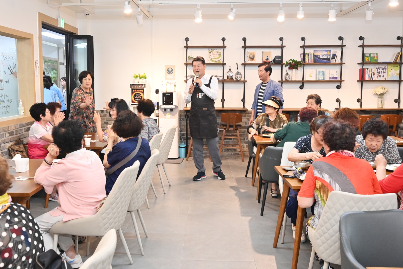 어르신 식사 나눔(동부산교회) 11