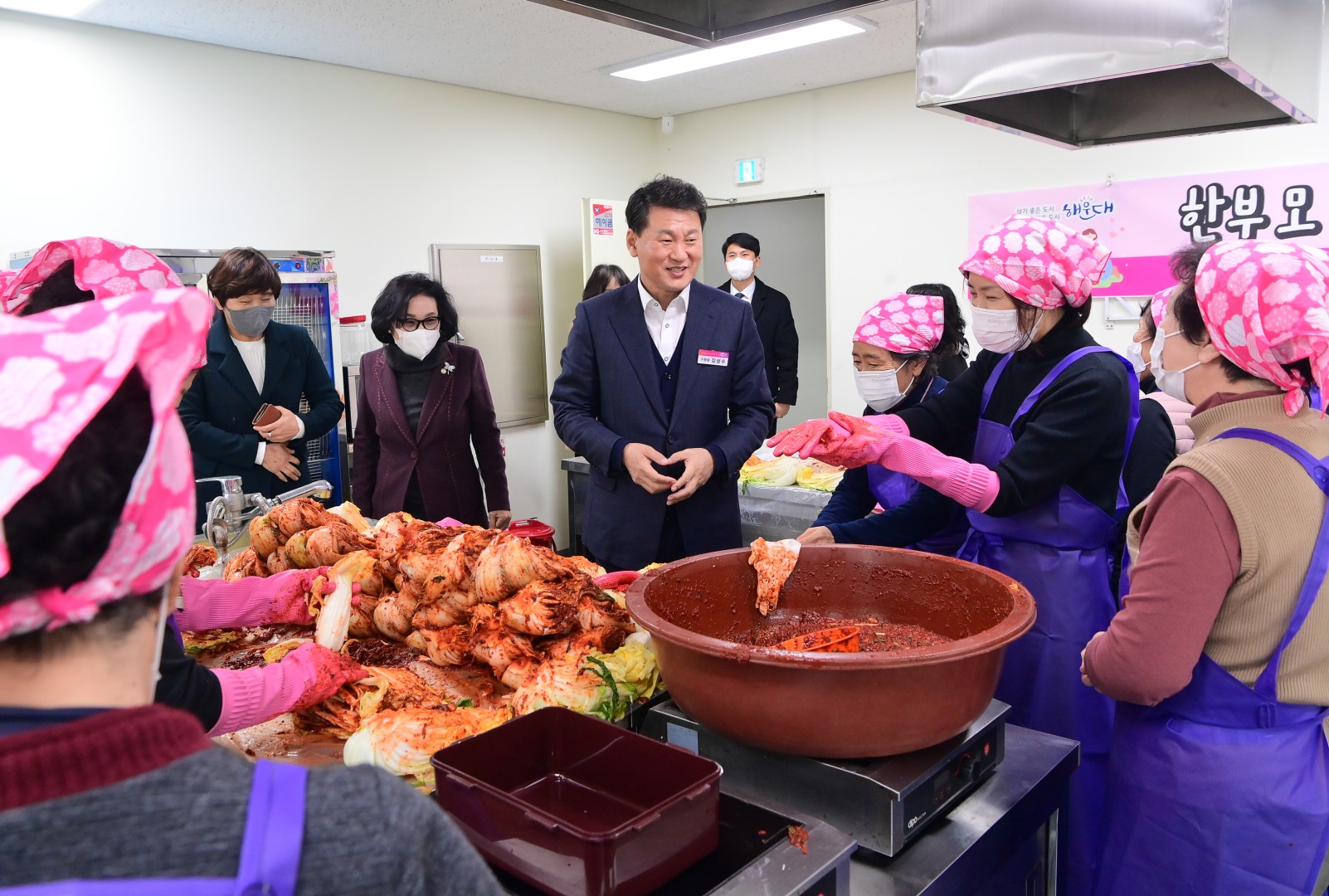 여성자원봉사회 한부모 가정 김장 5