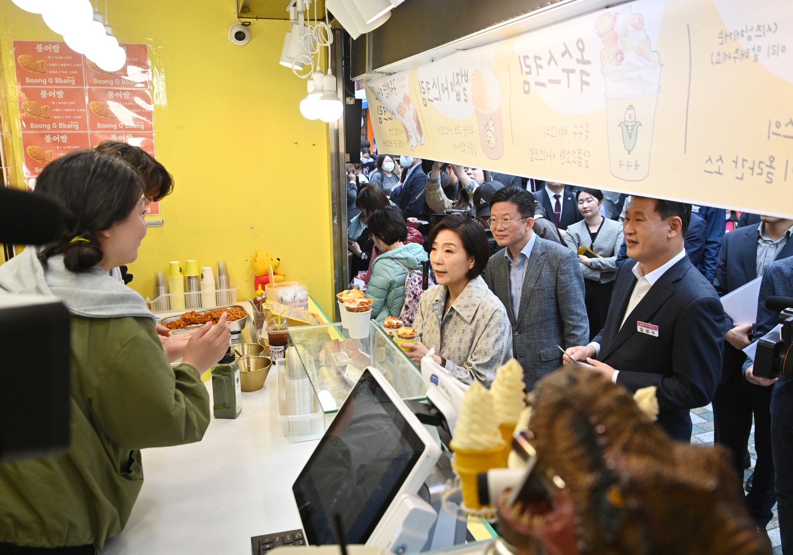 오영주 중기부 장관 해운대시장 방문 7