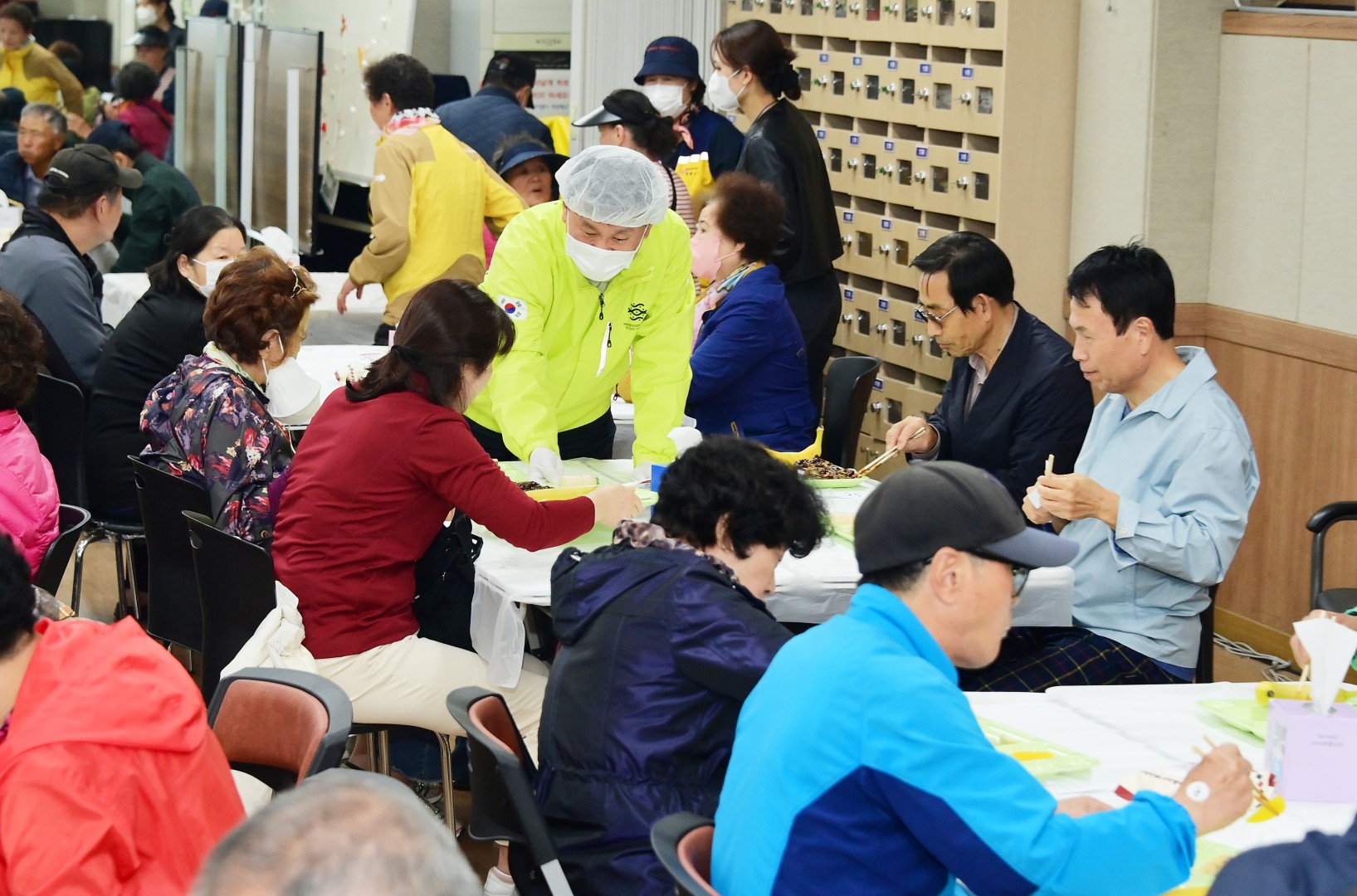 어르신 무료급식 '짜장면 데이' 나눔행사 7