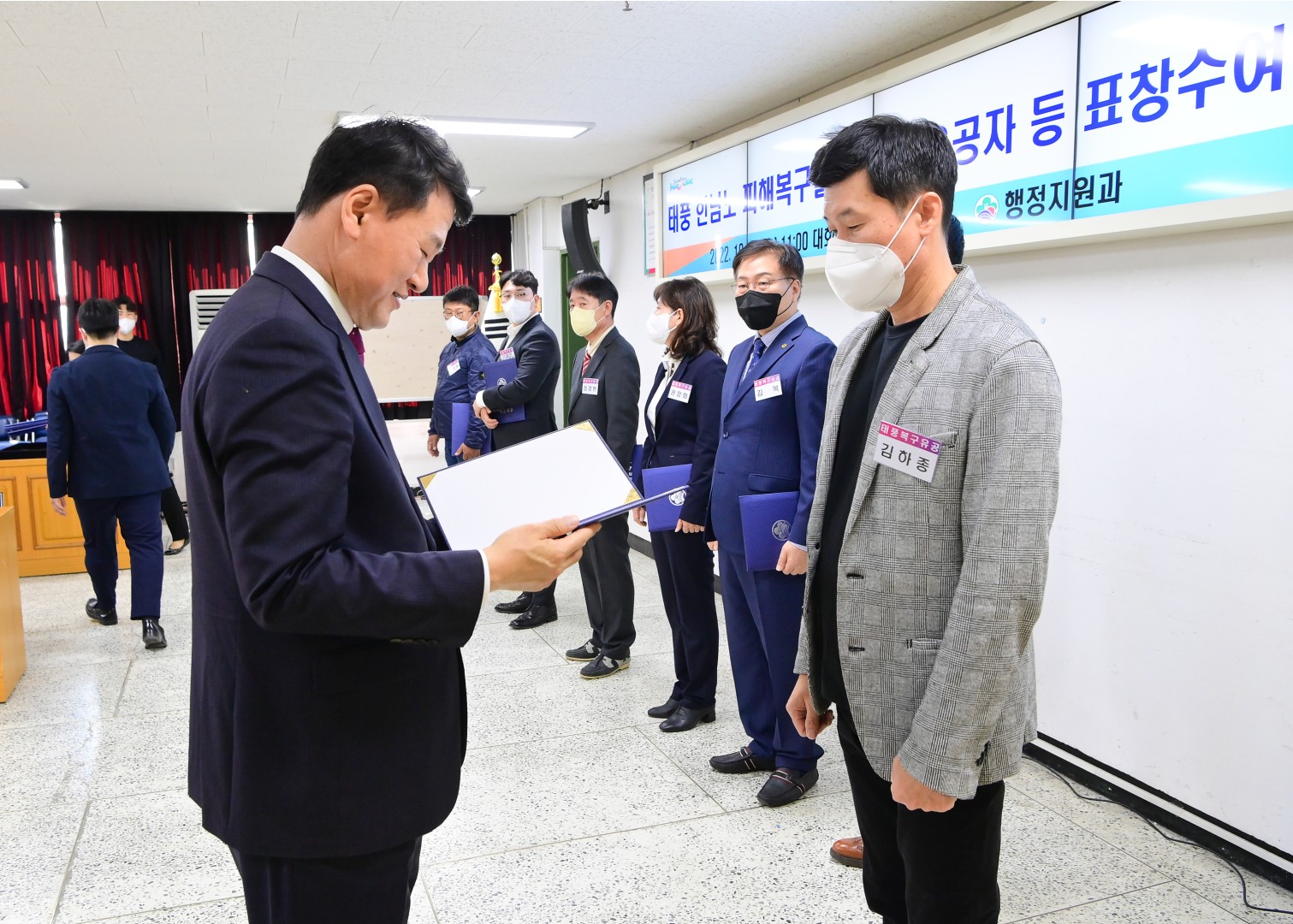 선행구민 및 모범단체원 표창 32