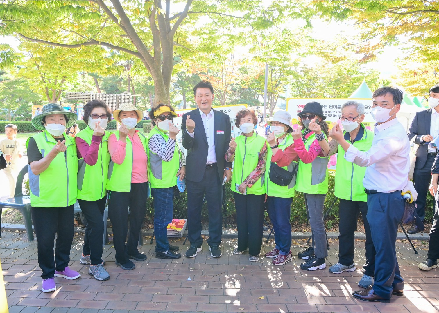 꿈꾸는 마을축제-단체 격려 15