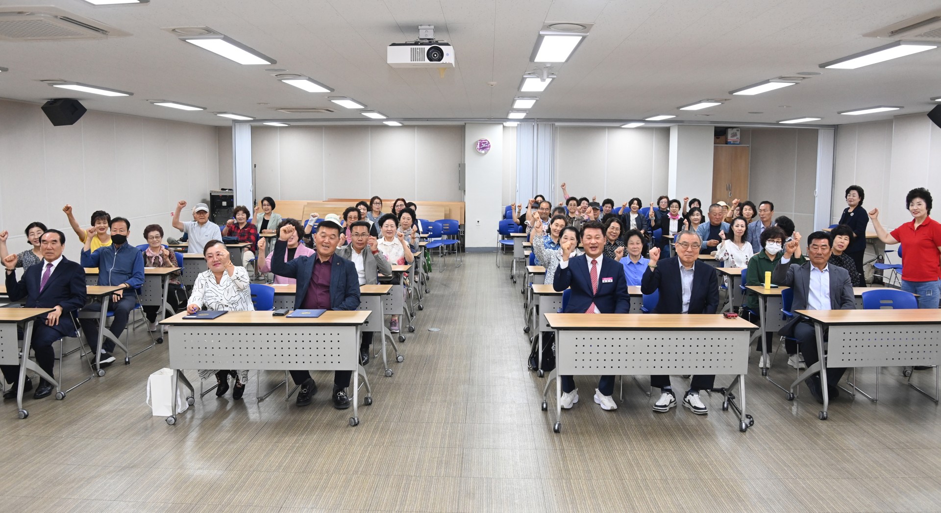 바르게살기운동 어르신지팡이 전달식 11