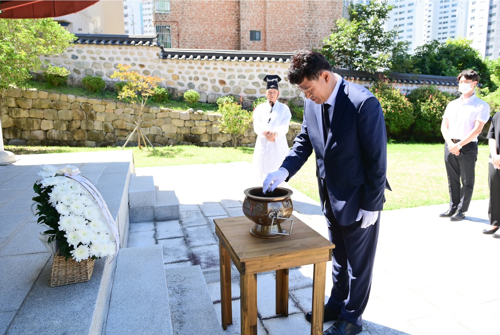 김성수 구청장 삼절사 참배 1