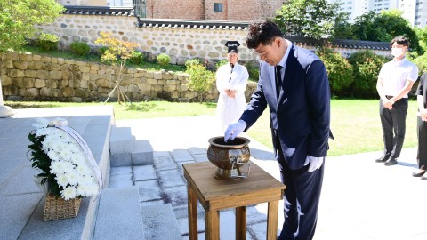 김성수 구청장 삼절사 참배