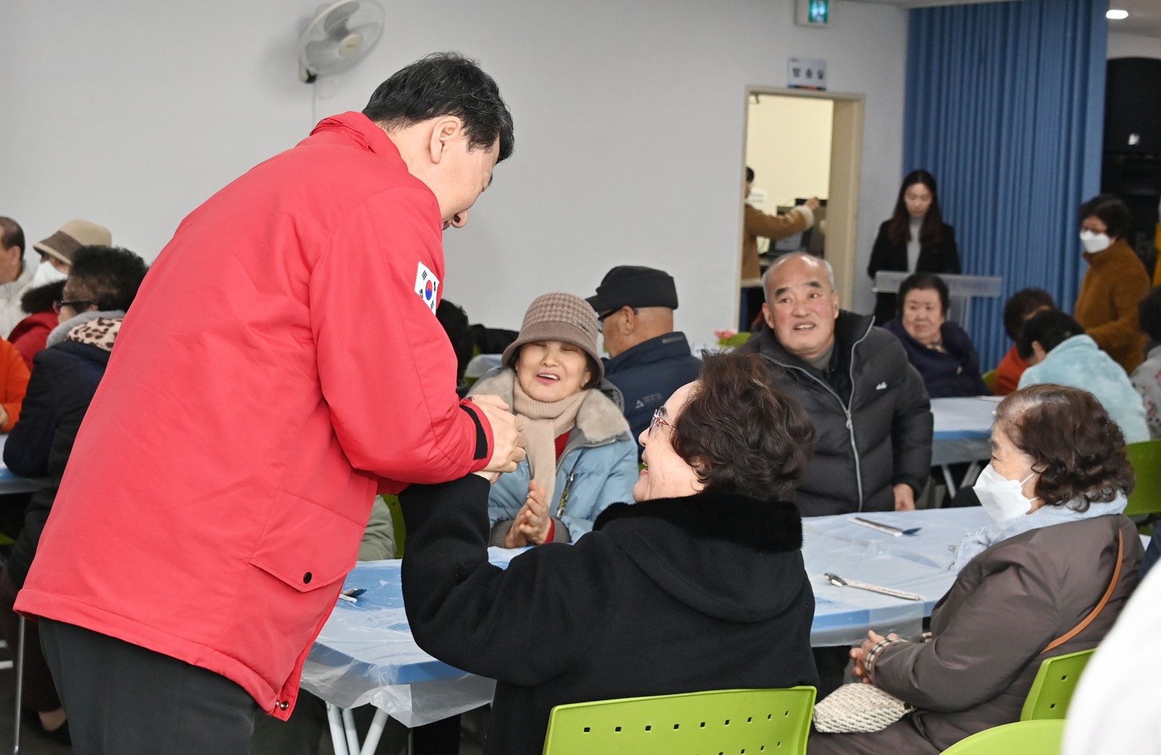설맞이 어르신 식사대접(반여4동 행정복지센터) 14