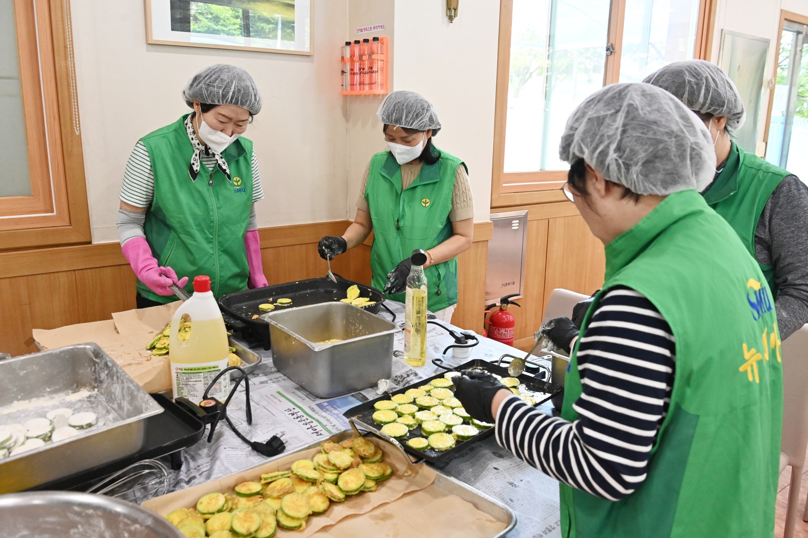 중1동 부녀회 계절김치 담기 행사 7