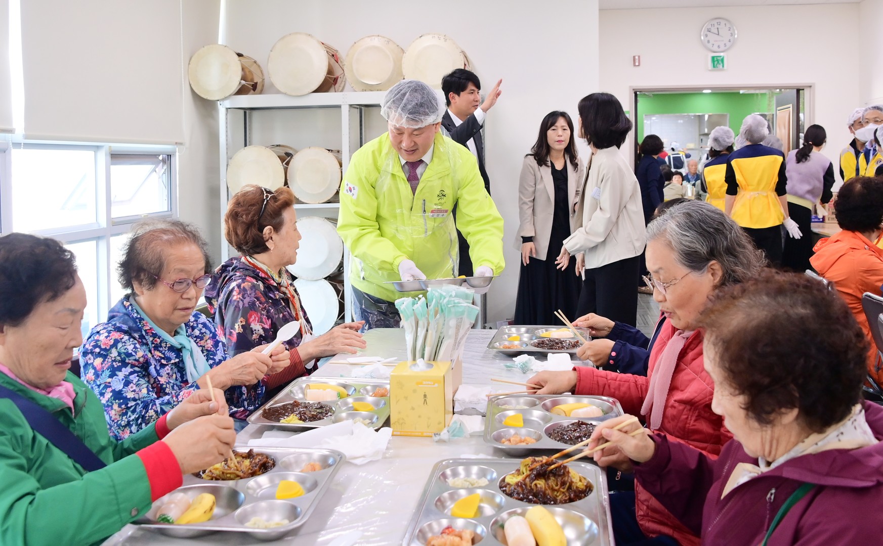 짜장면 나눔 행사 경로식당 봉사활동 15