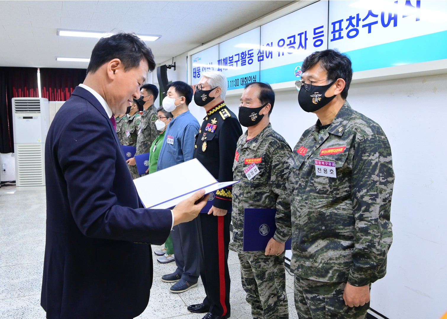 선행구민 및 모범단체원 표창 17