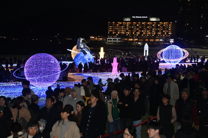 251129-해운대 빛축제 개막 인파 스케치