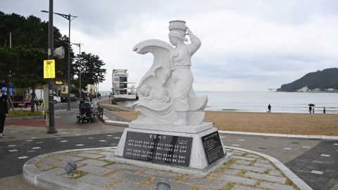 섬집아기 시비 조형물